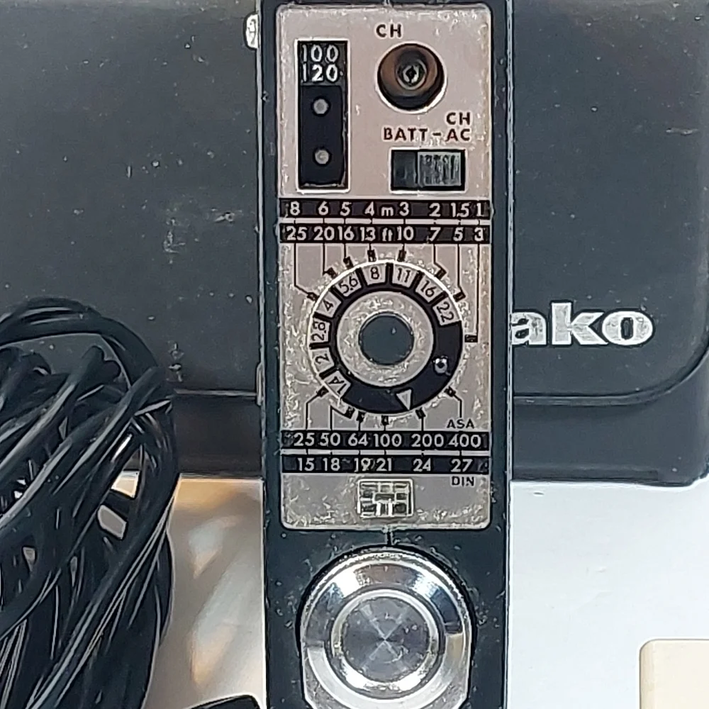 Vintage Kako Hi-Beam 2400 Camera Flash With Case AC Adapter-Power Cord Untested